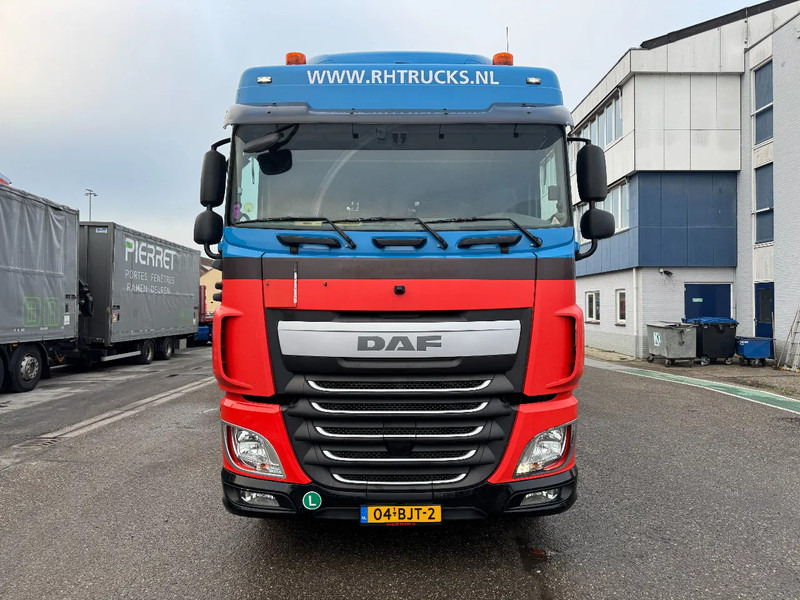 DAF XF 440 6X2 EURO 6 + HERTOGHS HANGER 2X BPW AXLE DHOLLANDIA 3000 KG - Truk dengan terpal samping: gambar 2 DAF XF 440 6X2 EURO 6 + HERTOGHS HANGER 2X BPW AXLE DHOLLANDIA 3000 KG - Truk dengan terpal samping: gambar 2