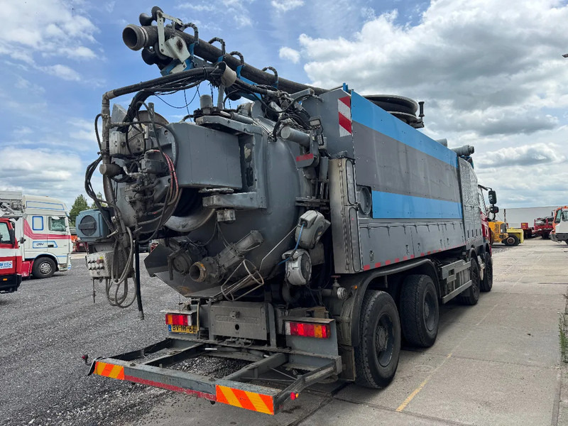 Ginaf X 4241 S 8X4 CAPPELLOTTO VACUUM CLEANER + REMOTE CONTROL - Truk vakum: gambar 4 Ginaf X 4241 S 8X4 CAPPELLOTTO VACUUM CLEANER + REMOTE CONTROL - Truk vakum: gambar 4