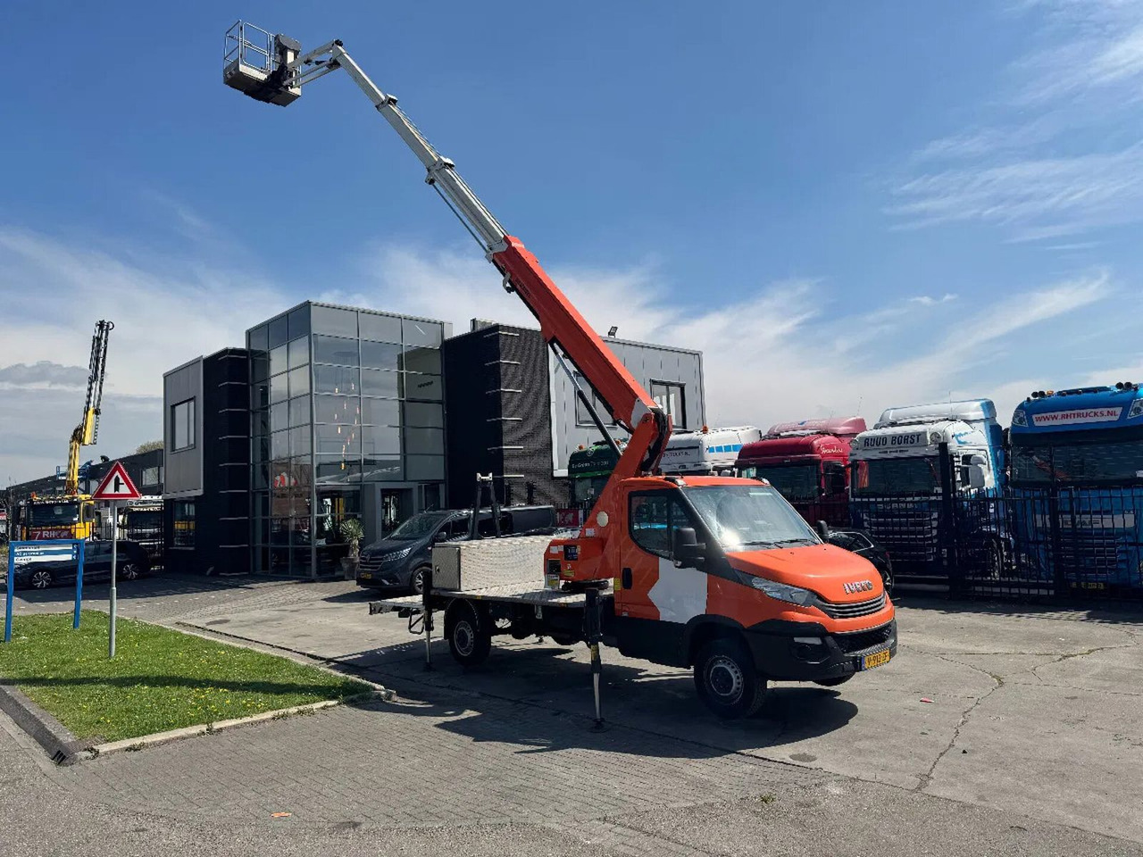 Iveco DAILY 35 140 SCORPION 2112J 2019 - Platform udara yang dipasang di truk: gambar 5 Iveco DAILY 35 140 SCORPION 2112J 2019 - Platform udara yang dipasang di truk: gambar 5