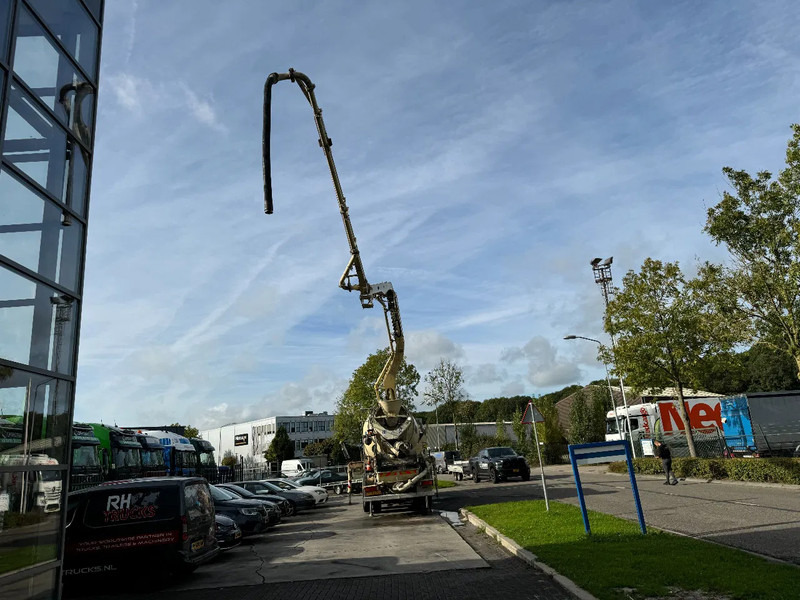 Iveco Eurotrakker 410 8X4 CIFA PUMP 24M + MIXER FULL STEEL + REMOTE CONTROL - Truk pompa beton: gambar 5 Iveco Eurotrakker 410 8X4 CIFA PUMP 24M + MIXER FULL STEEL + REMOTE CONTROL - Truk pompa beton: gambar 5