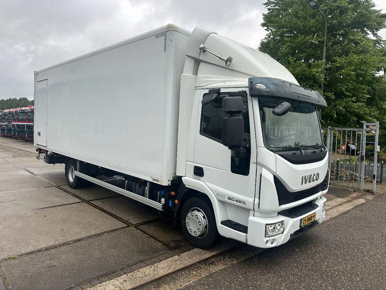 Iveco ML 120 -220 L, DHOLLANDIA LIFT, BOX 726X250X240 - Truk box: gambar 3 Iveco ML 120 -220 L, DHOLLANDIA LIFT, BOX 726X250X240 - Truk box: gambar 3