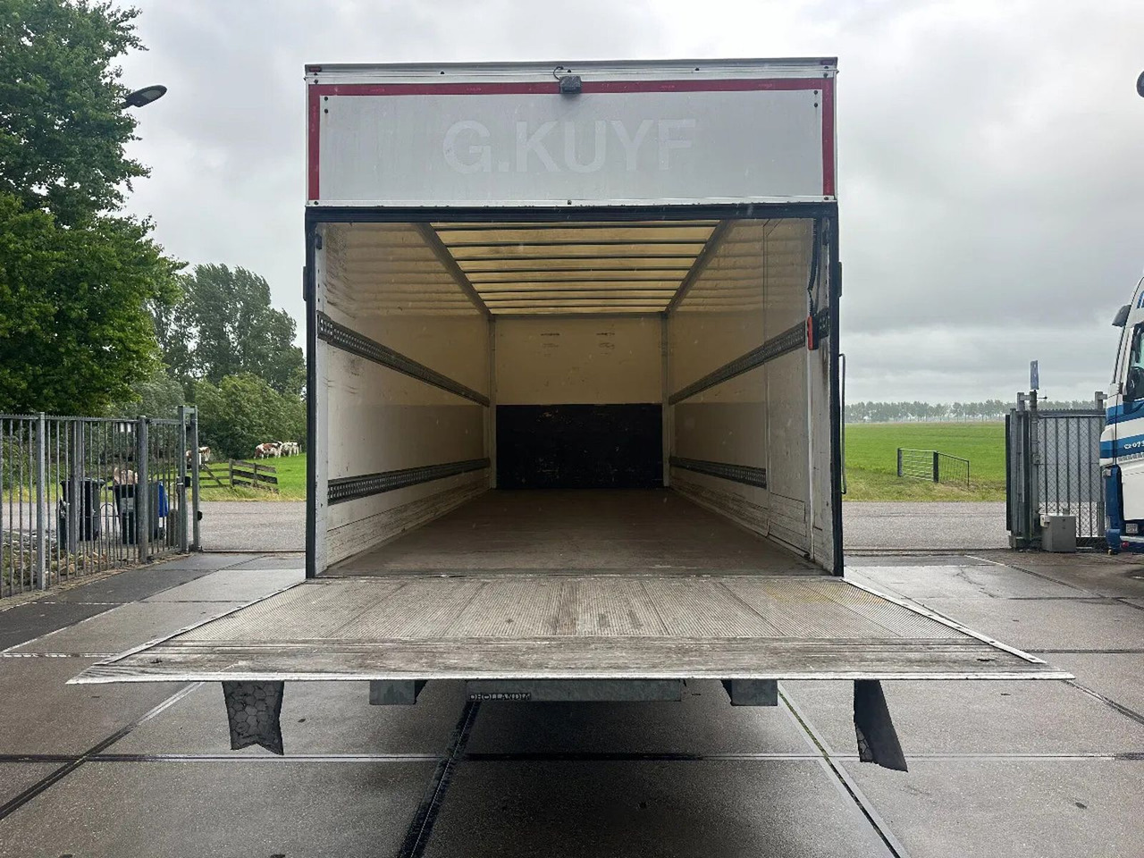 Iveco ML 120 -220 L, DHOLLANDIA LIFT, BOX 726X250X240 - Truk box: gambar 5 Iveco ML 120 -220 L, DHOLLANDIA LIFT, BOX 726X250X240 - Truk box: gambar 5