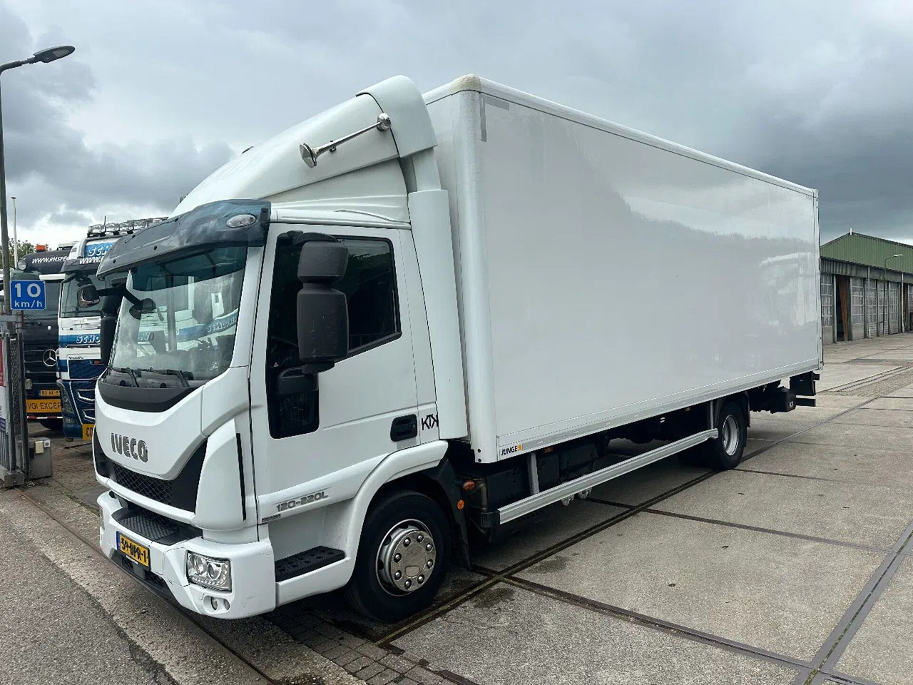 Iveco ML 120 -220 L, DHOLLANDIA LIFT, BOX 730X250X240 - Truk box: gambar 1 Iveco ML 120 -220 L, DHOLLANDIA LIFT, BOX 730X250X240 - Truk box: gambar 1