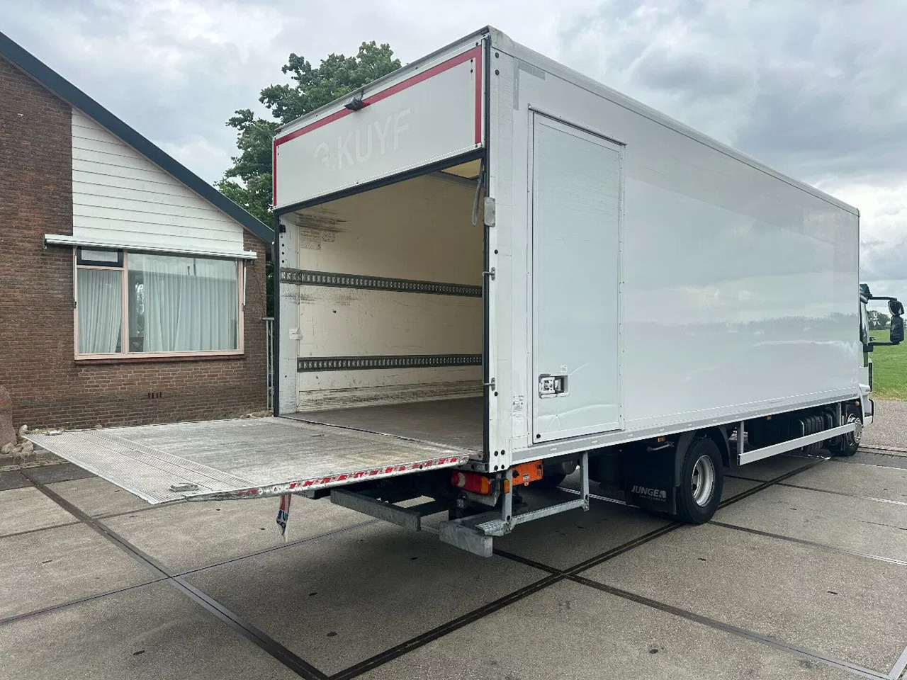 Iveco ML 120 -220 L, DHOLLANDIA LIFT, BOX 730X250X240 - Truk box: gambar 4 Iveco ML 120 -220 L, DHOLLANDIA LIFT, BOX 730X250X240 - Truk box: gambar 4