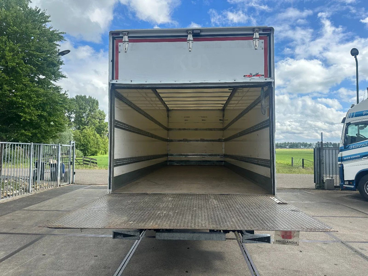 Iveco ML 150 -220, DHOLLANDIA LIFT, BOX 760X250X250 CM - Truk box: gambar 5 Iveco ML 150 -220, DHOLLANDIA LIFT, BOX 760X250X250 CM - Truk box: gambar 5