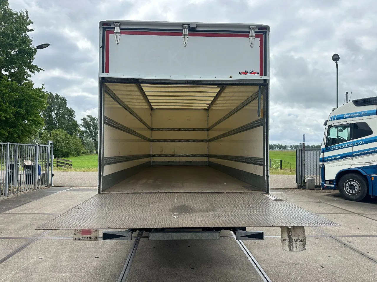 Iveco ML 150 -220, DHOLLANDIA LIFT, BOX 760X250X250 CM - Truk box: gambar 5 Iveco ML 150 -220, DHOLLANDIA LIFT, BOX 760X250X250 CM - Truk box: gambar 5