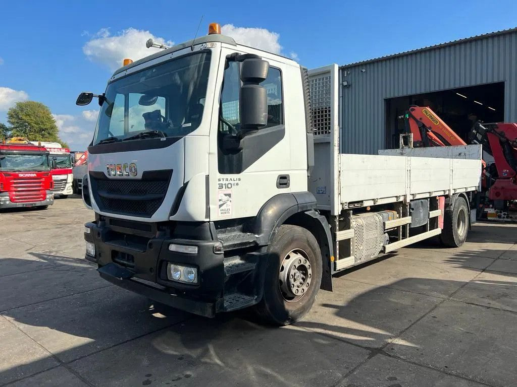 Iveco Stralis 310 PALFINGER PK14002 - MOTOR DEFECT - Truk flatbed, Truk derek: gambar 1 Iveco Stralis 310 PALFINGER PK14002 - MOTOR DEFECT - Truk flatbed, Truk derek: gambar 1