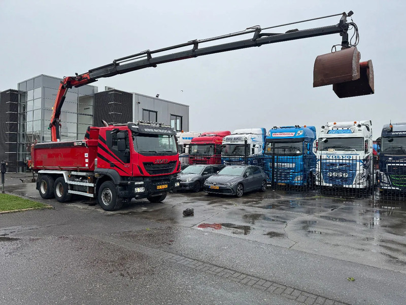 Iveco Trakker 500 6X4 EURO 6 KIPPER + PALFINGER PK18002 FULL STEEL - Truk derek: gambar 1 Iveco Trakker 500 6X4 EURO 6 KIPPER + PALFINGER PK18002 FULL STEEL - Truk derek: gambar 1