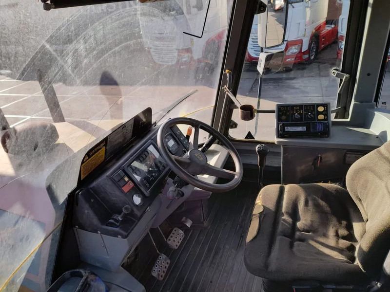 JCB HMV 155T-65 HMV 155T-65 FASTRAC 4X4 - Traktor: gambar 4 JCB HMV 155T-65 HMV 155T-65 FASTRAC 4X4 - Traktor: gambar 4