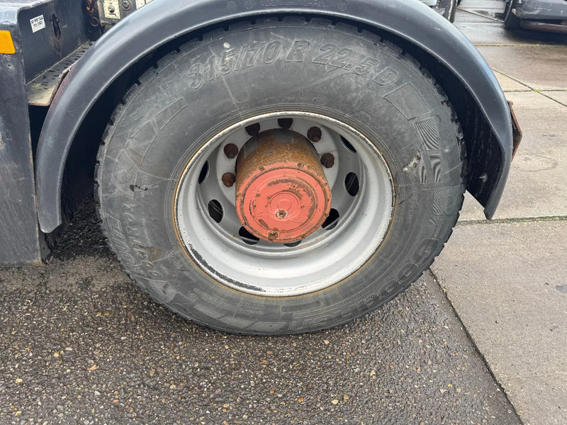 Traktor terminal Kalmar TT612D 4X2: gambar 10 Traktor terminal Kalmar TT612D 4X2: gambar 10