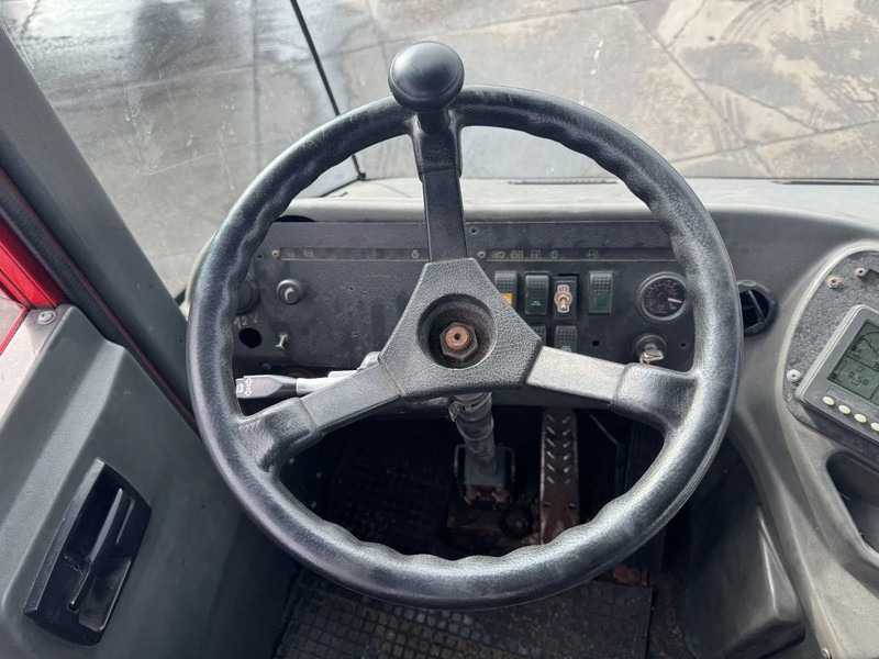 Traktor terminal Kalmar TT612D 4X2: gambar 11 Traktor terminal Kalmar TT612D 4X2: gambar 11