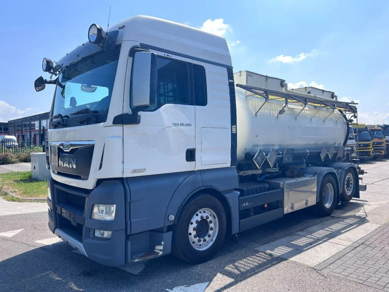 MAN TGX 26.560 6X2 EURO 6 - 11.500L VACUUM CLEANER - 2 COMPARTIMENTEN + INTARDER - Truk vakum: gambar 1 MAN TGX 26.560 6X2 EURO 6 - 11.500L VACUUM CLEANER - 2 COMPARTIMENTEN + INTARDER - Truk vakum: gambar 1