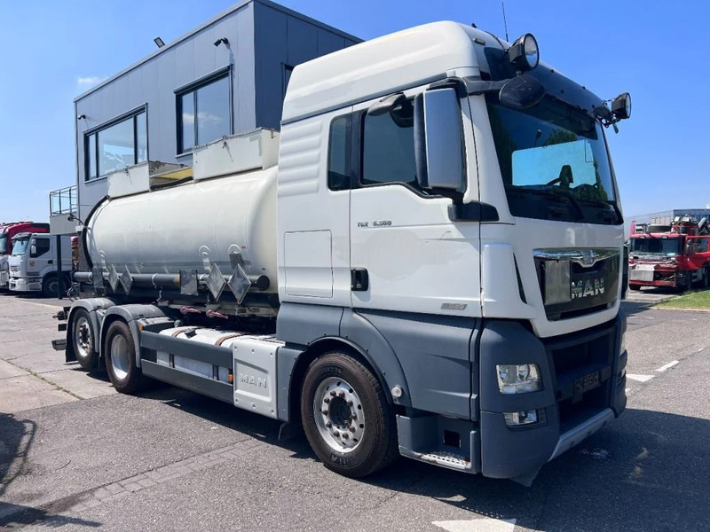 MAN TGX 26.560 6X2 EURO 6 - 11.500L VACUUM CLEANER - 2 COMPARTIMENTEN + INTARDER - Truk vakum: gambar 3 MAN TGX 26.560 6X2 EURO 6 - 11.500L VACUUM CLEANER - 2 COMPARTIMENTEN + INTARDER - Truk vakum: gambar 3
