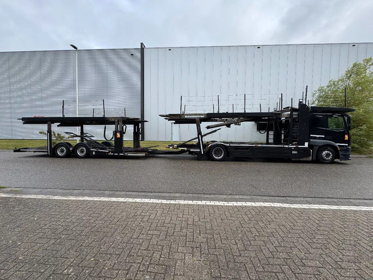 Mercedes-Benz Actros 1842 4X2 EURO 6 KASSBOHRER METAGO + KASSB - Truk pengangkut mobil: gambar 2 Mercedes-Benz Actros 1842 4X2 EURO 6 KASSBOHRER METAGO + KASSB - Truk pengangkut mobil: gambar 2