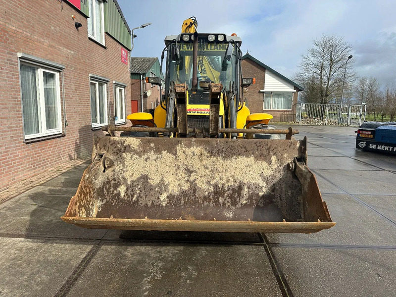 New Holland LB115B, CE, 240 MM MULTI PURPOSE LOADER BUCKET, 800 MM BACHOE DIGGING BUCKET, FLIP OVER FORKS, AIR CONDITIONER - Backhoe loader: gambar 4 New Holland LB115B, CE, 240 MM MULTI PURPOSE LOADER BUCKET, 800 MM BACHOE DIGGING BUCKET, FLIP OVER FORKS, AIR CONDITIONER - Backhoe loader: gambar 4