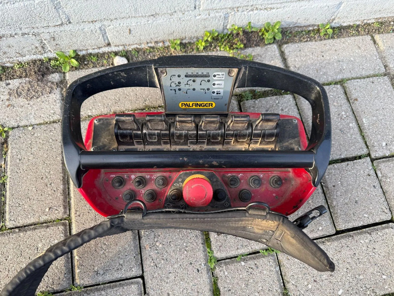 Scania G370 4X4 EURO 6 + 3-SIDE TIPPER + PALFINGER PK9002 + REMOTE - Truk jungkit, Truk derek: gambar 5 Scania G370 4X4 EURO 6 + 3-SIDE TIPPER + PALFINGER PK9002 + REMOTE - Truk jungkit, Truk derek: gambar 5