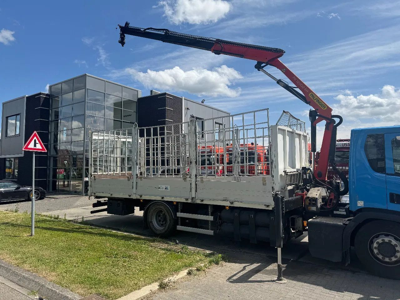Scania P280 4X2 EURO 6 PALFINGER PK12002 + REMOTE CONTR - Truk flatbed, Truk derek: gambar 4 Scania P280 4X2 EURO 6 PALFINGER PK12002 + REMOTE CONTR - Truk flatbed, Truk derek: gambar 4