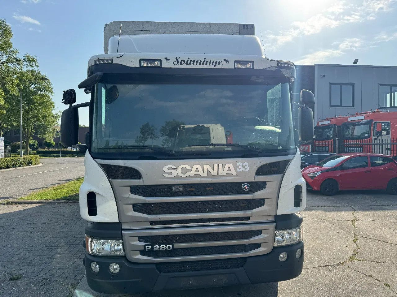 Scania P280 6X2 SCHMITZ BOX + ZEPRO 2000KG LIFT EURO 6 - Truk box: gambar 2 Scania P280 6X2 SCHMITZ BOX + ZEPRO 2000KG LIFT EURO 6 - Truk box: gambar 2