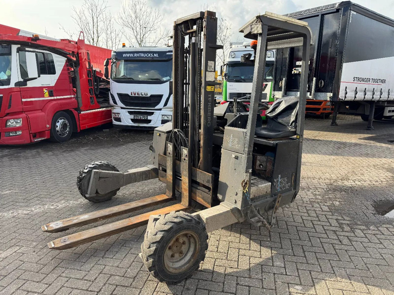 Terberg TKL-MC-3X3 - 2000KG 3,2 LIFTING HEIGHT - Forklift yang dipasang di truk: gambar 1 Terberg TKL-MC-3X3 - 2000KG 3,2 LIFTING HEIGHT - Forklift yang dipasang di truk: gambar 1