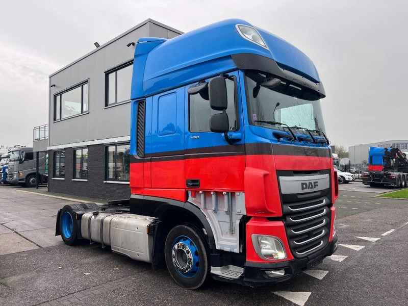 DAF XF 440 4X2 MEGA 678.649km - Tractor head: gambar 3 DAF XF 440 4X2 MEGA 678.649km - Tractor head: gambar 3