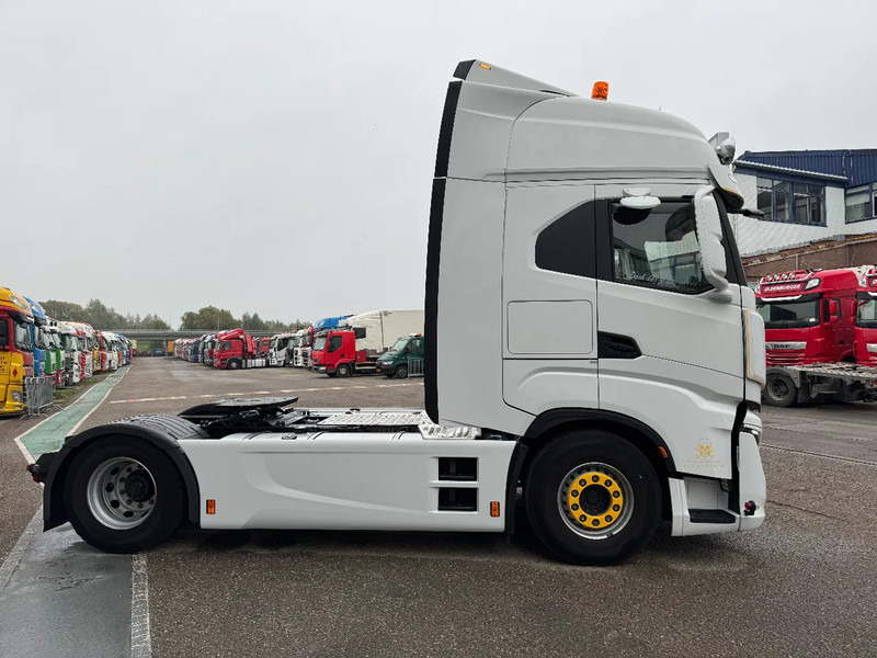 Iveco S-WAY 460 4X2 EURO 6 SKIRTS DOUBLE TANK - Tractor head: gambar 4 Iveco S-WAY 460 4X2 EURO 6 SKIRTS DOUBLE TANK - Tractor head: gambar 4