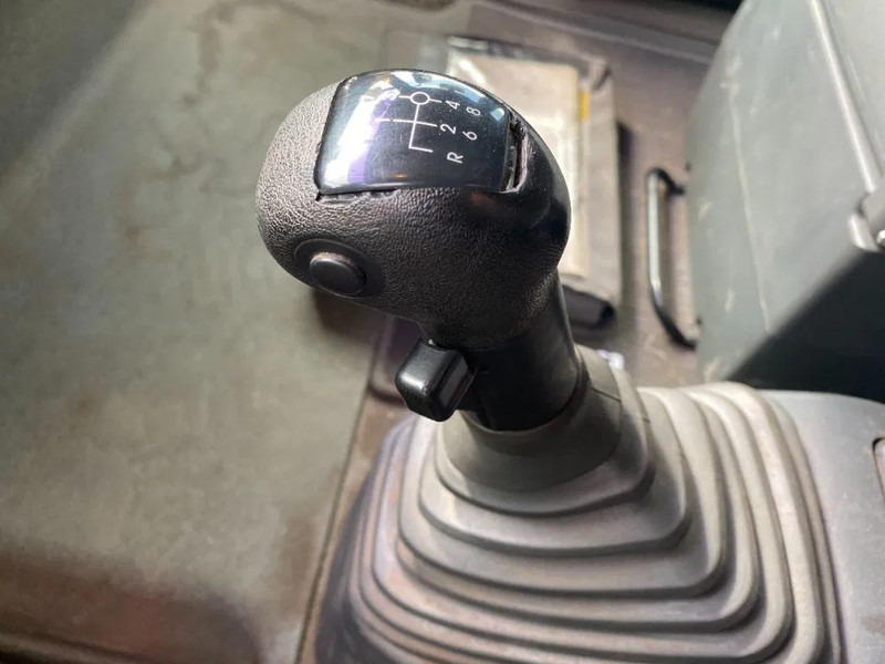 MAN TGA 33.530 6X4 MANUEL GEARBOX 70 TON - Tractor head: gambar 5 MAN TGA 33.530 6X4 MANUEL GEARBOX 70 TON - Tractor head: gambar 5