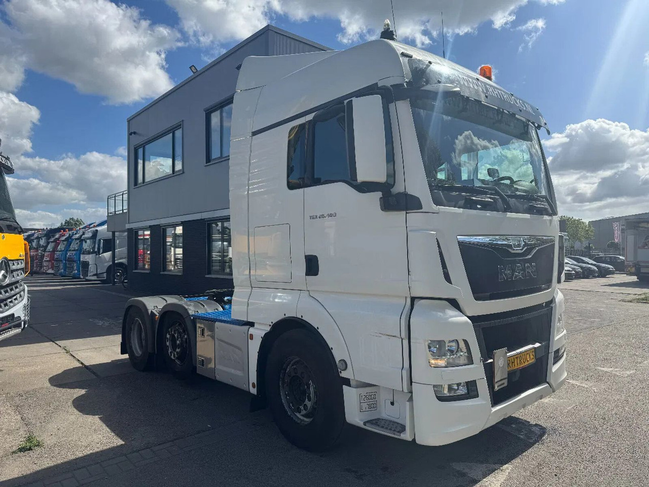 MAN TGX 26.480 6X2 EURO 6 SPOILERS AUTOMATIC - Tractor head: gambar 3 MAN TGX 26.480 6X2 EURO 6 SPOILERS AUTOMATIC - Tractor head: gambar 3