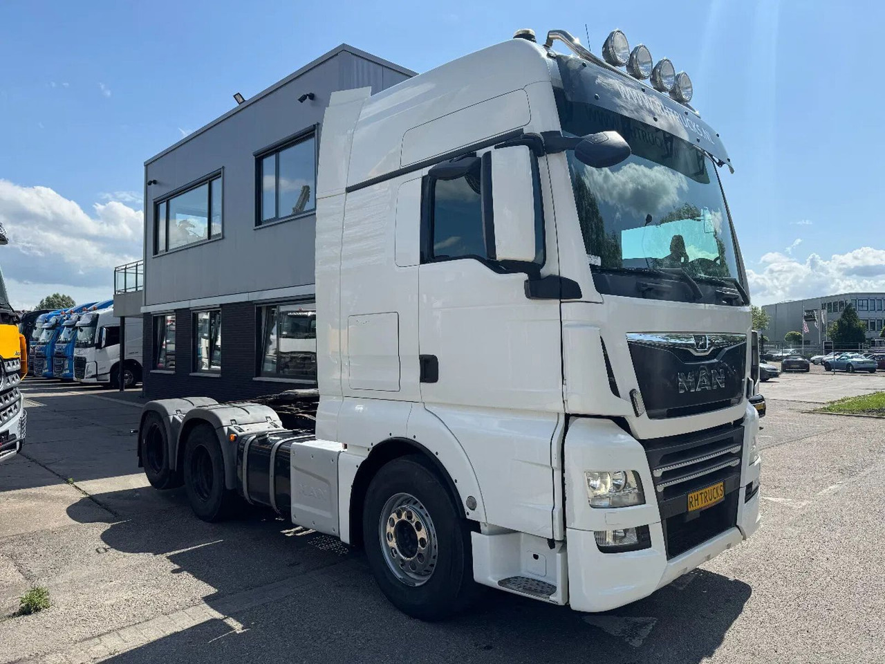 MAN TGX 28.500 6X2 EURO 6 RETARDER DOUBLE AIR - Tractor head: gambar 3 MAN TGX 28.500 6X2 EURO 6 RETARDER DOUBLE AIR - Tractor head: gambar 3