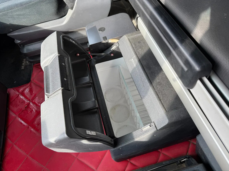 Tractor head MAN TGX 41.540 8X4 170 TON+ RETARDER + PTO HYDRAULICS - ONLY 182.827 KM: gambar 15 Tractor head MAN TGX 41.540 8X4 170 TON+ RETARDER + PTO HYDRAULICS - ONLY 182.827 KM: gambar 15