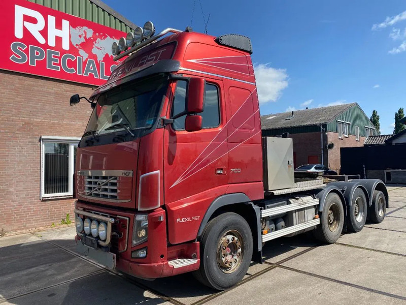 Volvo FH 16.700 FH16-700 8X4 140 TON FULL STEEL - Tractor head: gambar 2 Volvo FH 16.700 FH16-700 8X4 140 TON FULL STEEL - Tractor head: gambar 2