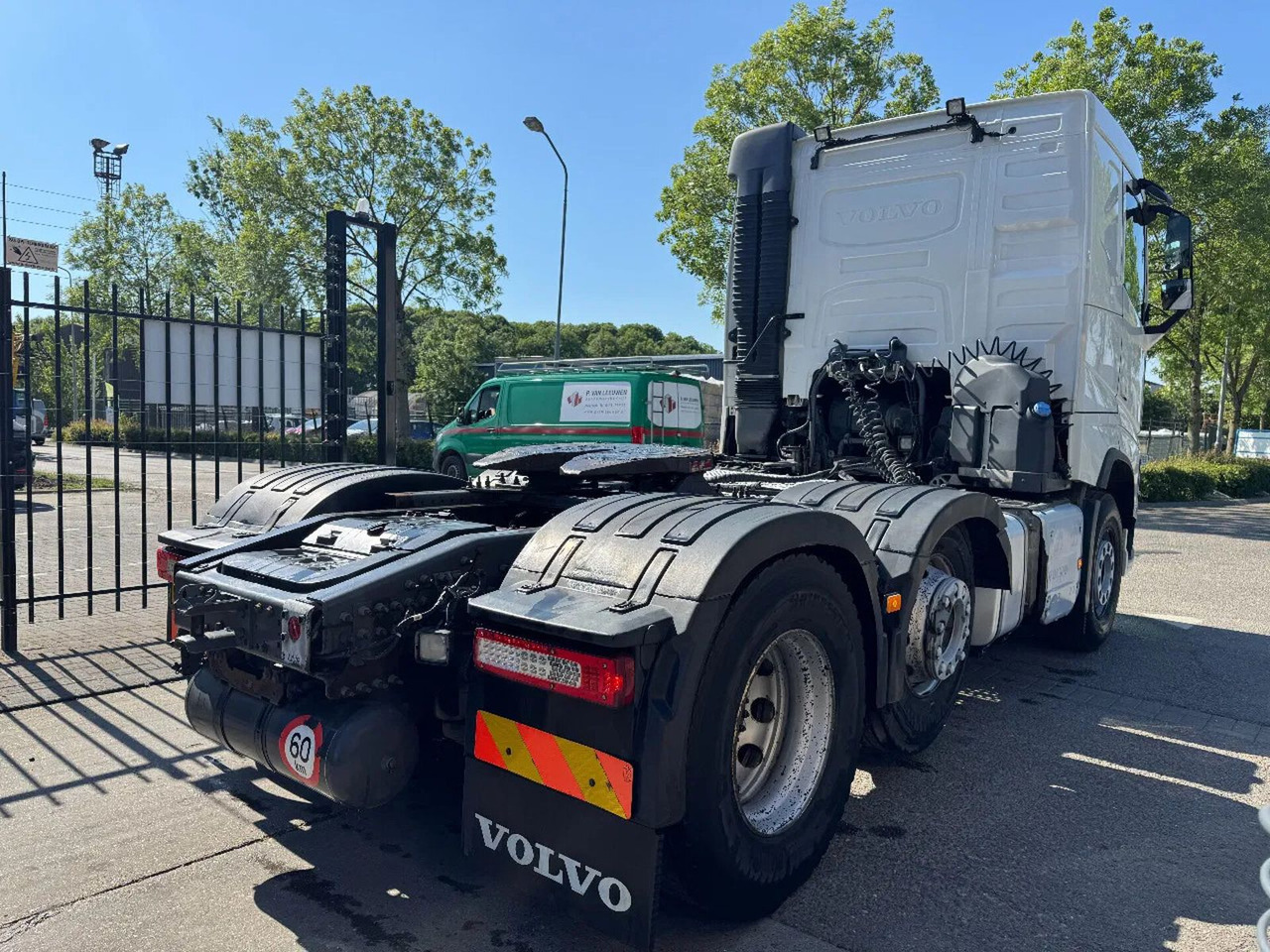Volvo FH 460 6X2 - EURO 6 + LIFTING AXLE - Tractor head: gambar 4 Volvo FH 460 6X2 - EURO 6 + LIFTING AXLE - Tractor head: gambar 4