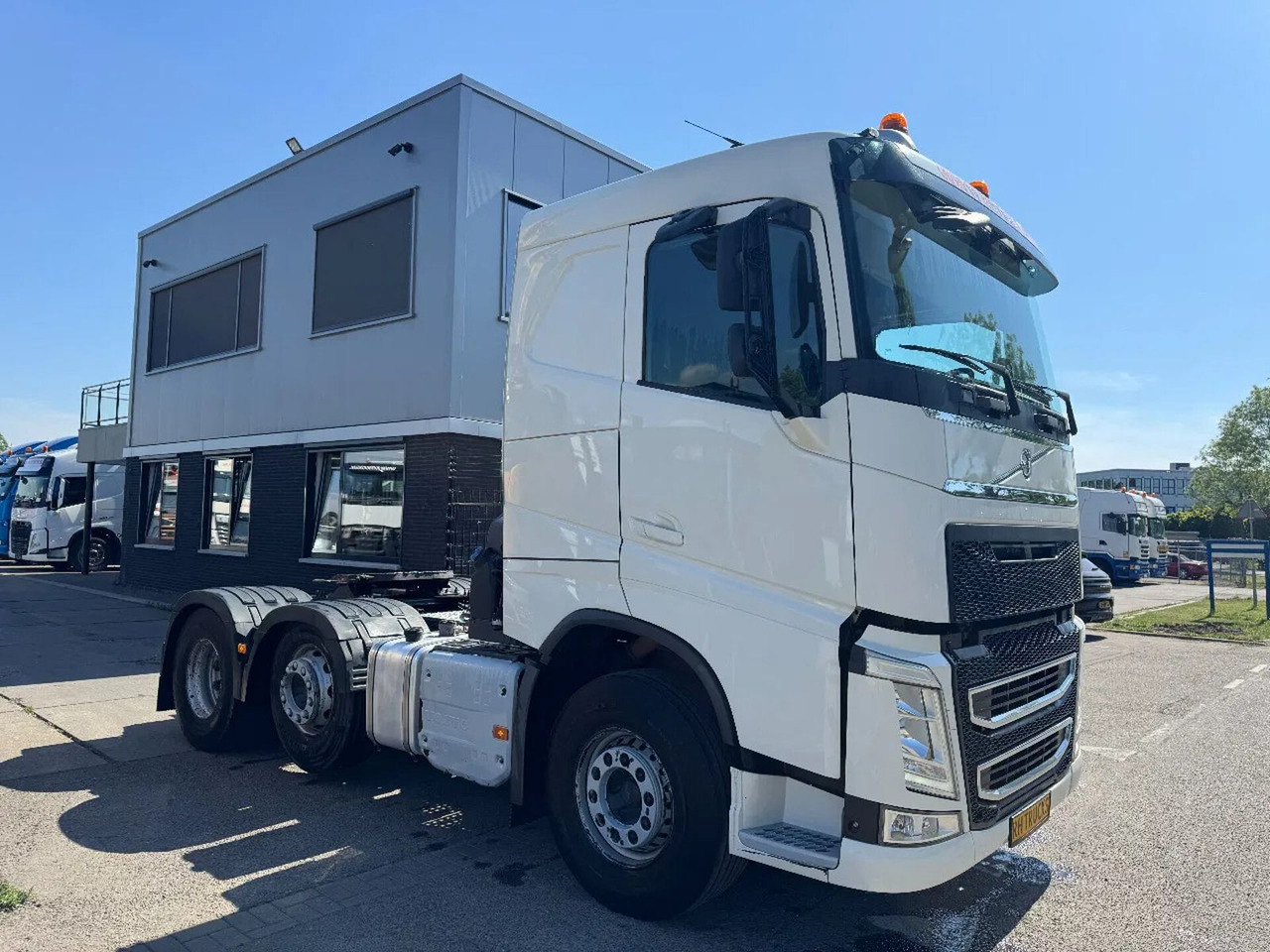 Volvo FH 460 6X2 - EURO 6 + LIFTING AXLE - Tractor head: gambar 3 Volvo FH 460 6X2 - EURO 6 + LIFTING AXLE - Tractor head: gambar 3