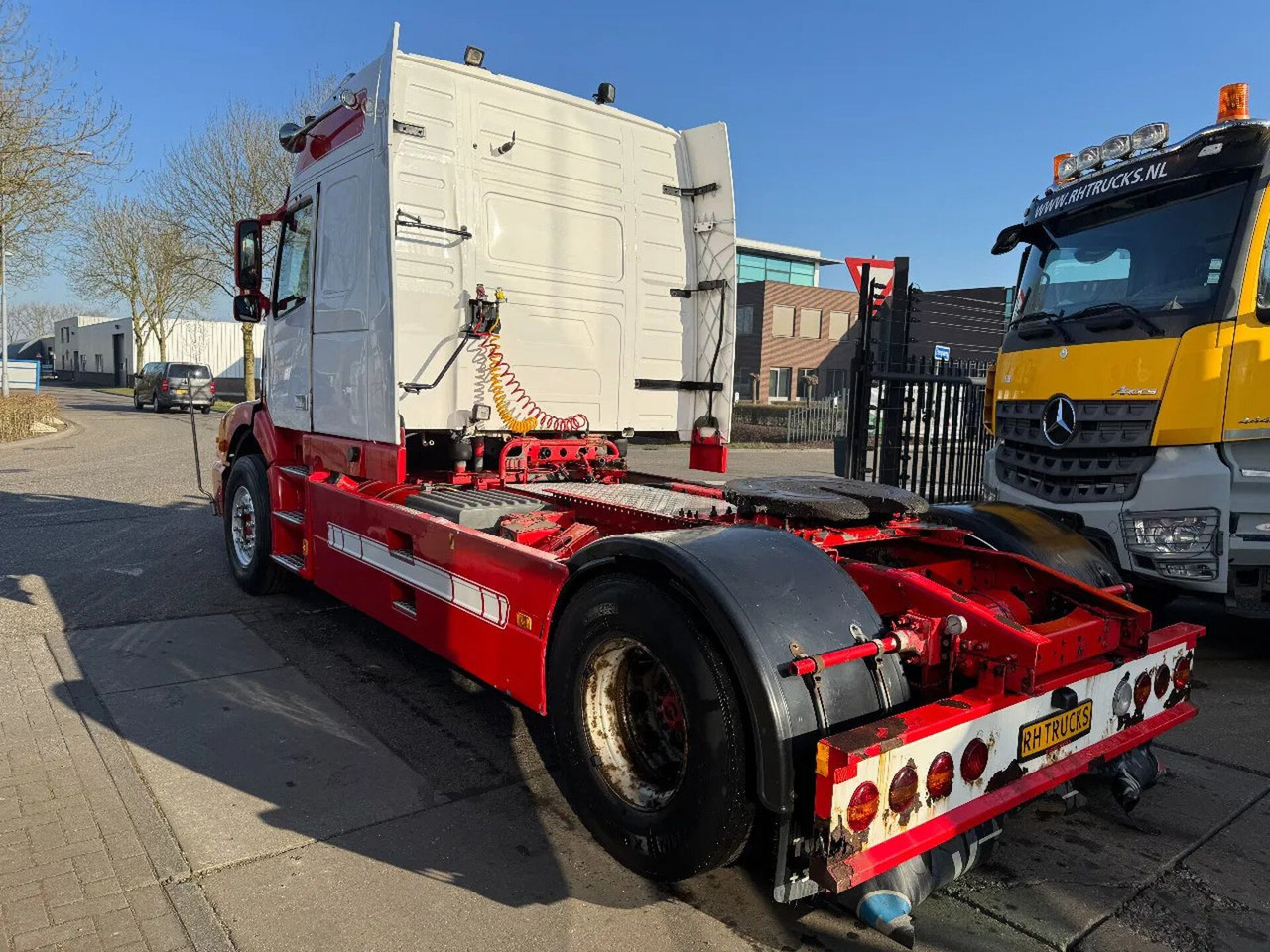 Tractor head Volvo NH 12.460 4X2 - EURO 2 + KIPPER HYDRAULIEK: gambar 6
