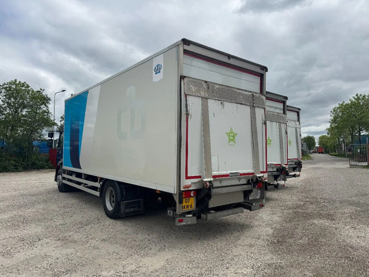 Volvo FL 250 4X2 3 UNITS CARGO LOCK + DHOLLANDIA LIFT - Truk box: gambar 2 Volvo FL 250 4X2 3 UNITS CARGO LOCK + DHOLLANDIA LIFT - Truk box: gambar 2