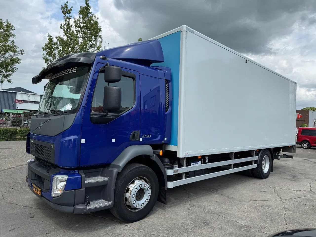 Volvo FL 250 4X2 - EURO 6 + DHOLLANDIA LIFT + TÜV 04-2 - Truk box: gambar 2 Volvo FL 250 4X2 - EURO 6 + DHOLLANDIA LIFT + TÜV 04-2 - Truk box: gambar 2