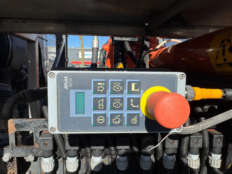 Truk jungkit, Truk derek Volvo FM 330 6X2 - EURO 5 + ATLAS 126.3E A2 + REMOTE + LIFT/STEERING AXLE: gambar 20