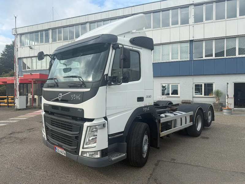 Volvo FM 330 FM 330 6X2 GESTUURD MET KM 235315 - Truk sasis: gambar 1 Volvo FM 330 FM 330 6X2 GESTUURD MET KM 235315 - Truk sasis: gambar 1