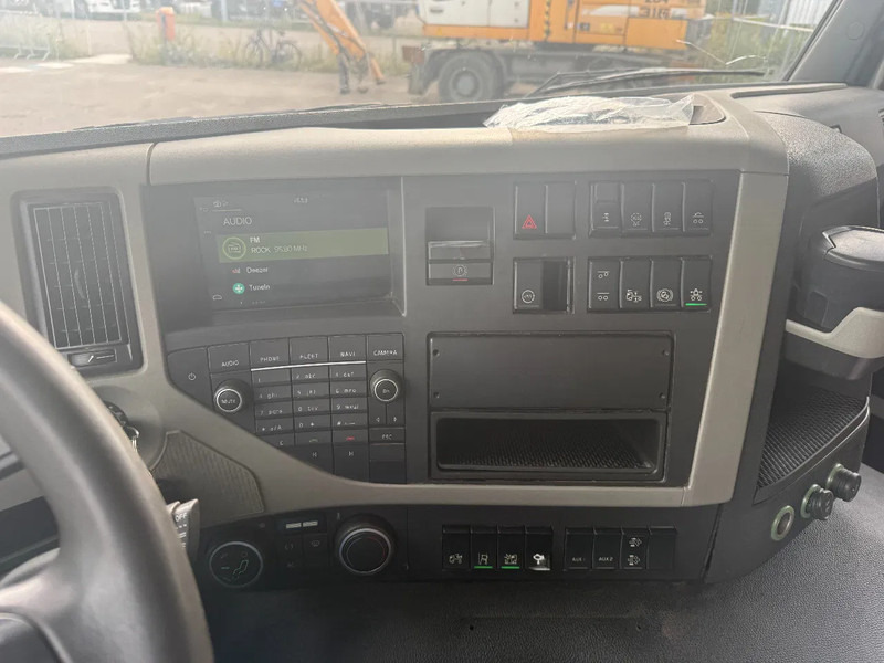 Volvo FM 330 FM 330 6X2 GESTUURD MET KM 235315 - Truk sasis: gambar 5 Volvo FM 330 FM 330 6X2 GESTUURD MET KM 235315 - Truk sasis: gambar 5