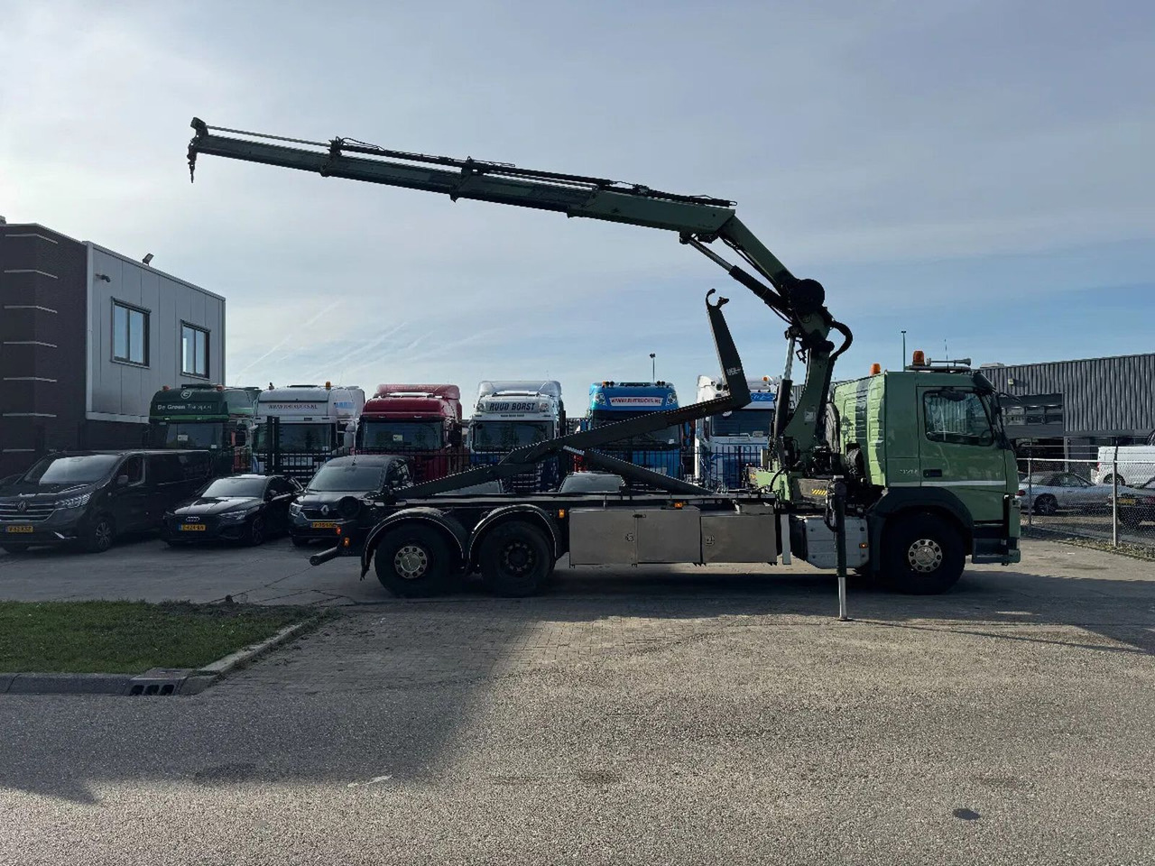 Volvo FM 370 6X2 VDL 21T + HIAB 211 + REMOTE CONTROL - Hook lift, Truk derek: gambar 5 Volvo FM 370 6X2 VDL 21T + HIAB 211 + REMOTE CONTROL - Hook lift, Truk derek: gambar 5