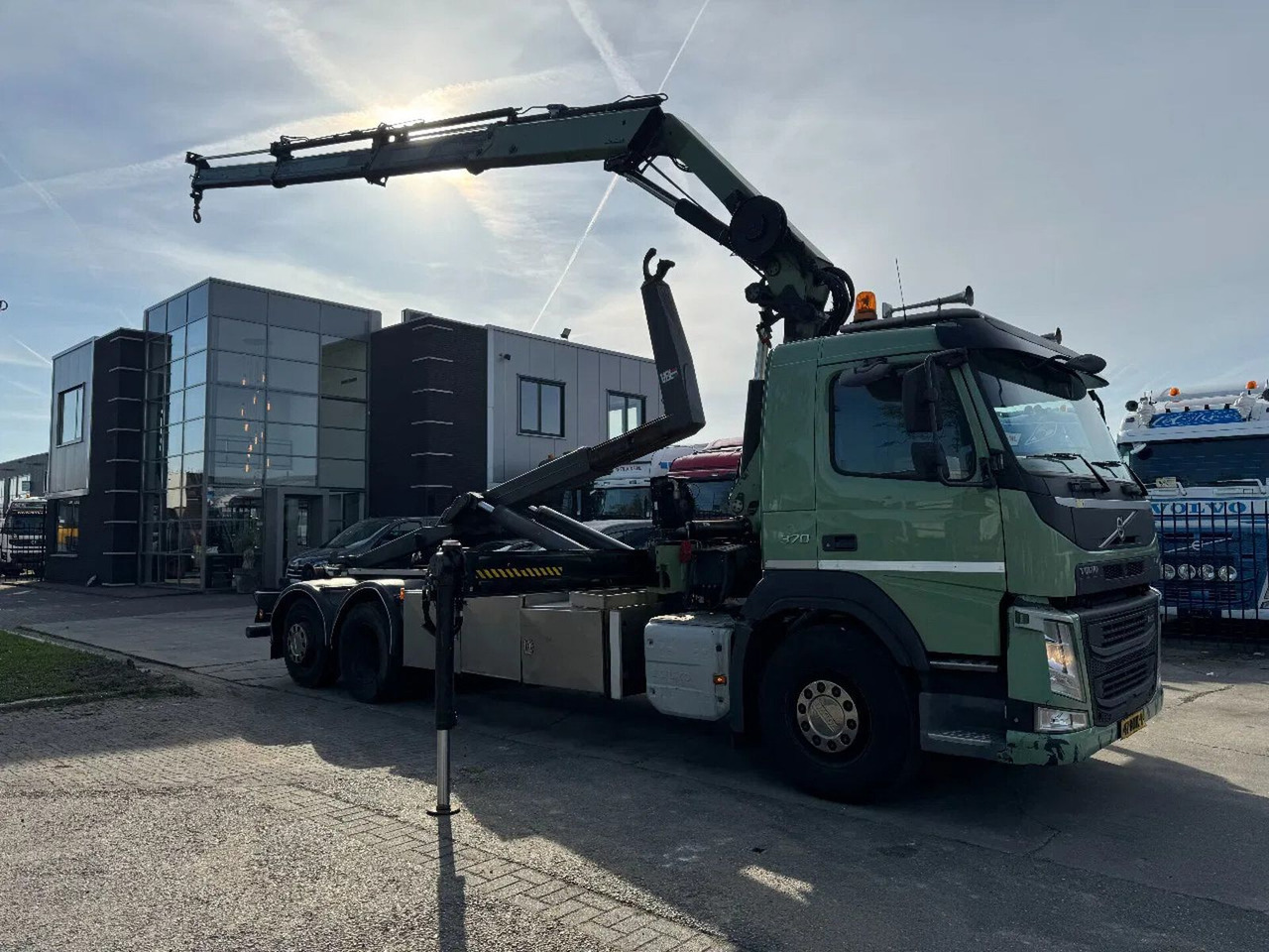 Volvo FM 370 6X2 VDL 21T + HIAB 211 + REMOTE CONTROL - Hook lift, Truk derek: gambar 2 Volvo FM 370 6X2 VDL 21T + HIAB 211 + REMOTE CONTROL - Hook lift, Truk derek: gambar 2