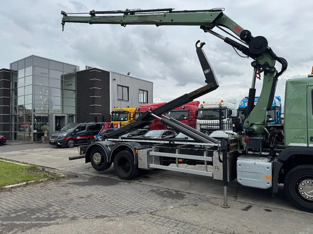 Volvo FM 370 6X2 VDL 21T HOOK + HIAB 211 + REMOTE CONT - Truk derek: gambar 4 Volvo FM 370 6X2 VDL 21T HOOK + HIAB 211 + REMOTE CONT - Truk derek: gambar 4