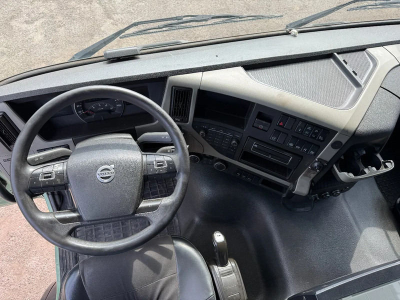 Hook lift Volvo FM 410 6X2 EURO 6 VDL 20 T HOOK LIFTING AXLE: gambar 18 Hook lift Volvo FM 410 6X2 EURO 6 VDL 20 T HOOK LIFTING AXLE: gambar 18