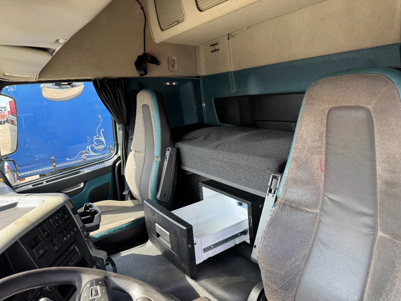 Hook lift Volvo FM 410 6X2 EURO 6 VDL 20 T HOOK LIFTING AXLE: gambar 17 Hook lift Volvo FM 410 6X2 EURO 6 VDL 20 T HOOK LIFTING AXLE: gambar 17