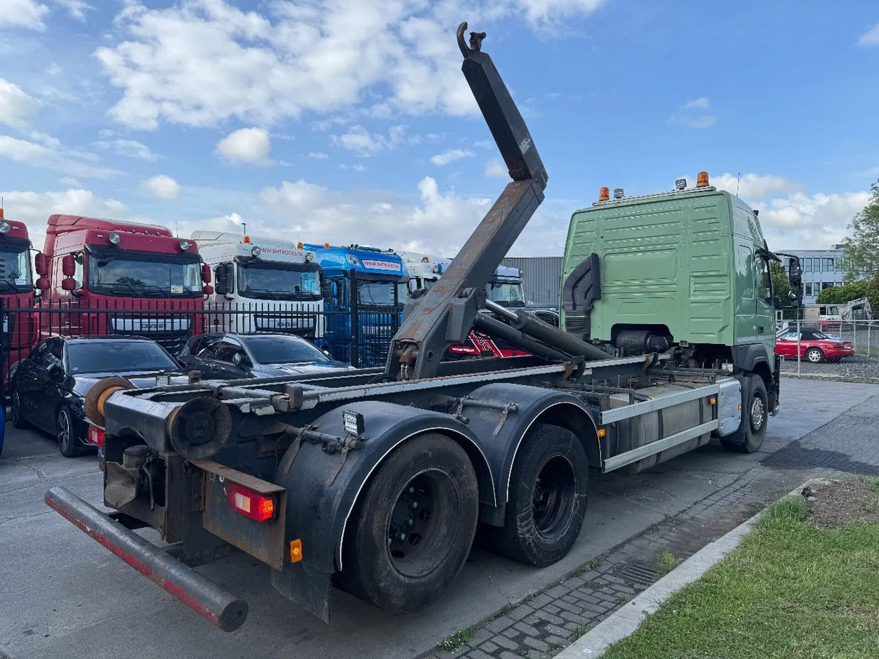 Volvo FM 410 6X2 EURO 6 VDL 21T HOOK - Hook lift: gambar 4 Volvo FM 410 6X2 EURO 6 VDL 21T HOOK - Hook lift: gambar 4