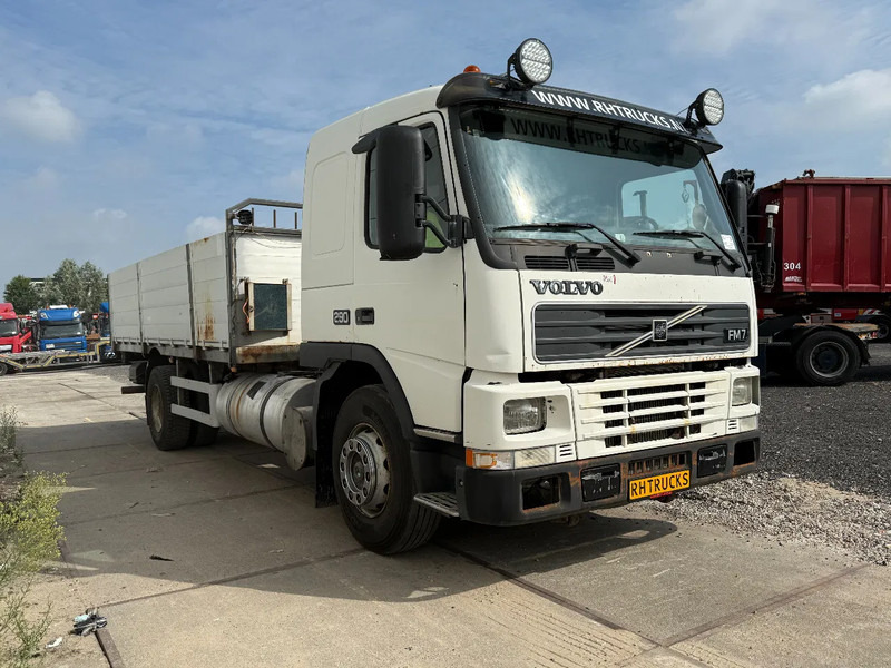 Volvo FM 7.290 4X2 - EURO 2 + MANUAL GEARBOX - Truk flatbed: gambar 3 Volvo FM 7.290 4X2 - EURO 2 + MANUAL GEARBOX - Truk flatbed: gambar 3