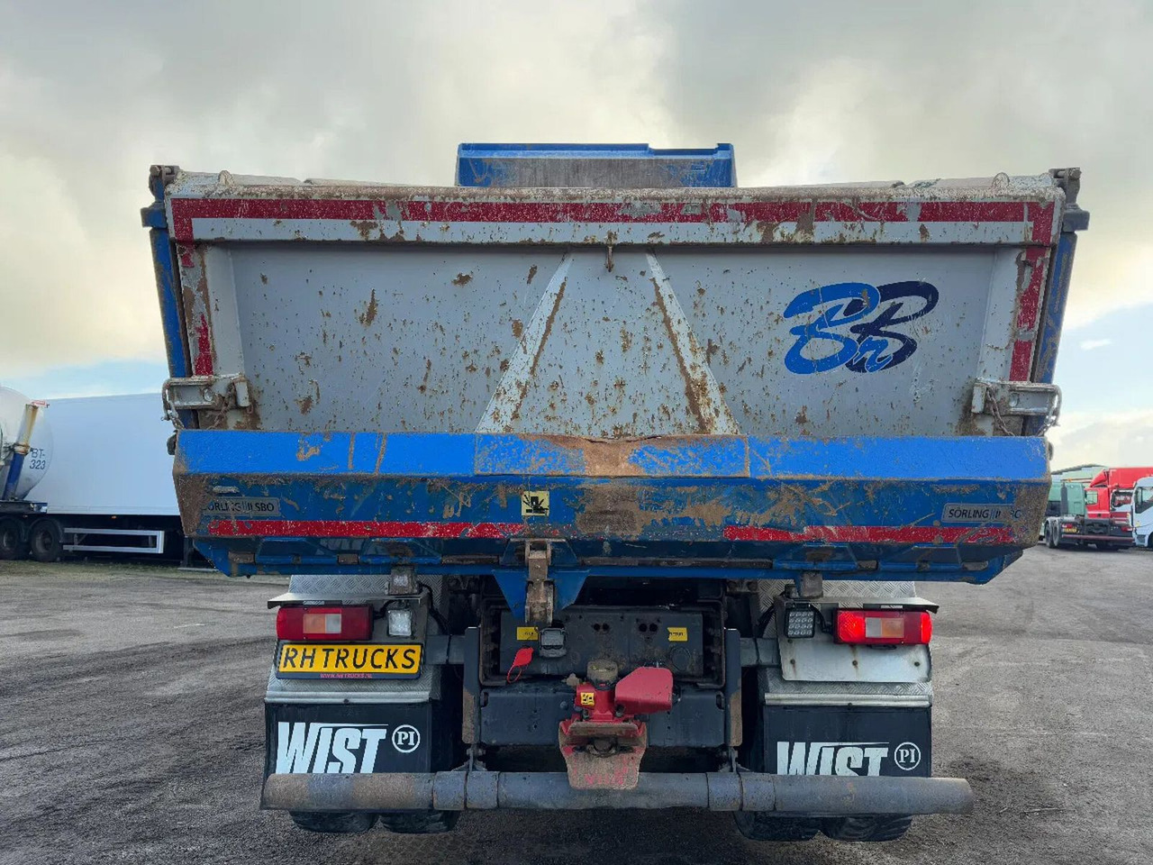 Volvo FMX 540 8X4 - EURO 6 + KIPPER + LIFTING AXLE Volvo FMX 540 8X4 - EURO 6 + KIPPER + LIFTING AXLE - Truk jungkit: gambar 5 Volvo FMX 540 8X4 - EURO 6 + KIPPER + LIFTING AXLE Volvo FMX 540 8X4 - EURO 6 + KIPPER + LIFTING AXLE - Truk jungkit: gambar 5