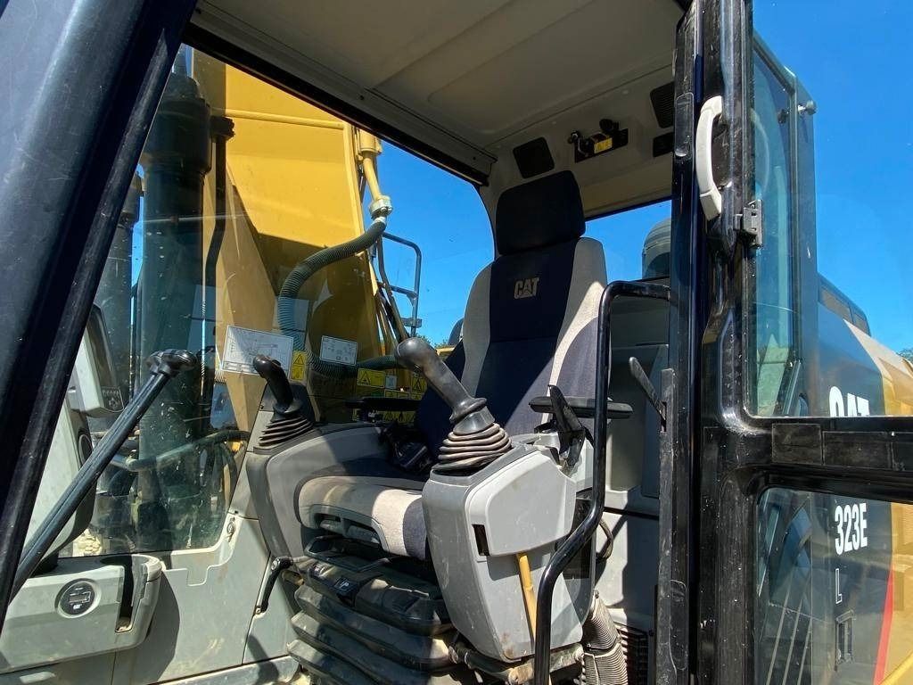 Ekskavator perayap CAT 323 E: gambar 6