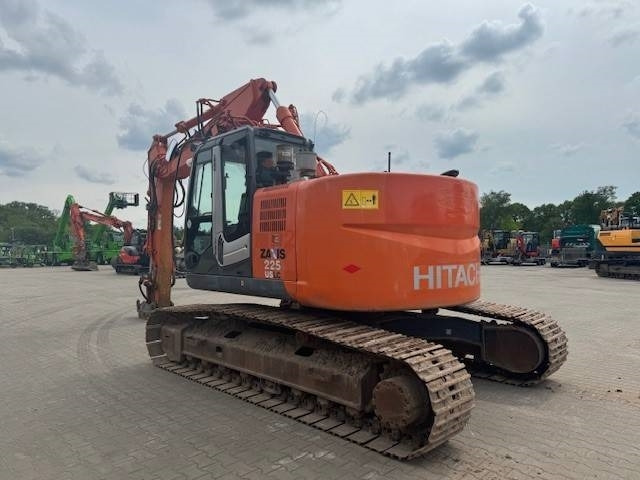 HITACHI ZX 225USLC-3 - Ekskavator perayap: gambar 4 HITACHI ZX 225USLC-3 - Ekskavator perayap: gambar 4