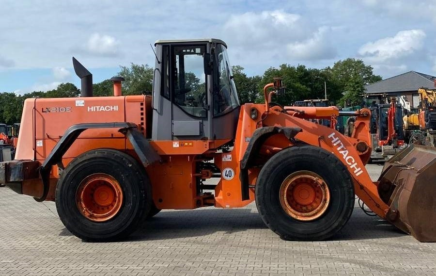 Hitachi LX 210 E - Wheel loader: gambar 2 Hitachi LX 210 E - Wheel loader: gambar 2