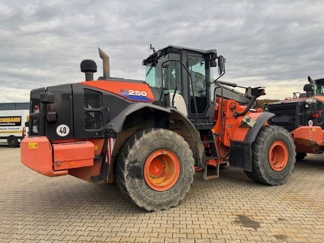 Hitachi ZW 250-6 - Wheel loader: gambar 3 Hitachi ZW 250-6 - Wheel loader: gambar 3